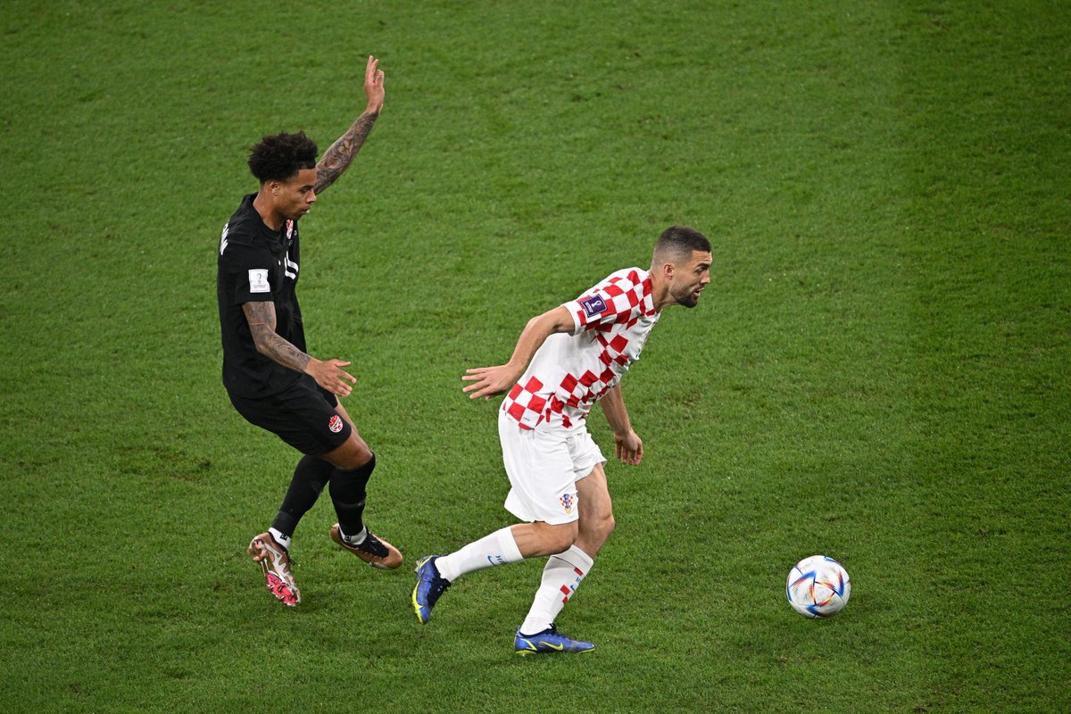 CFCPys's tweet photo. Kovacic’s first half… 

• 100% pass accuracy (30/30) 
• 2 chances created 
• 4/4 tackles won 
• 6 recoveries 
• 5/5 ground duels won 
• 0 fouls committed 

Wow, Wow. Wow. https://t.co/O25YHyUlKe