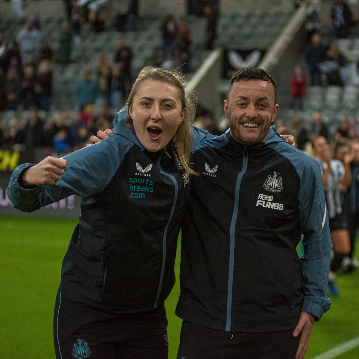 NUFCWomen's tweet photo. 📖 𝗛𝗜𝗦𝗧𝗢𝗥𝗬. 𝗠𝗔𝗗𝗘.

What a day at St. James' Park!

#NUFCWomen ⚫⚪ https://t.co/4go9jQyQqM