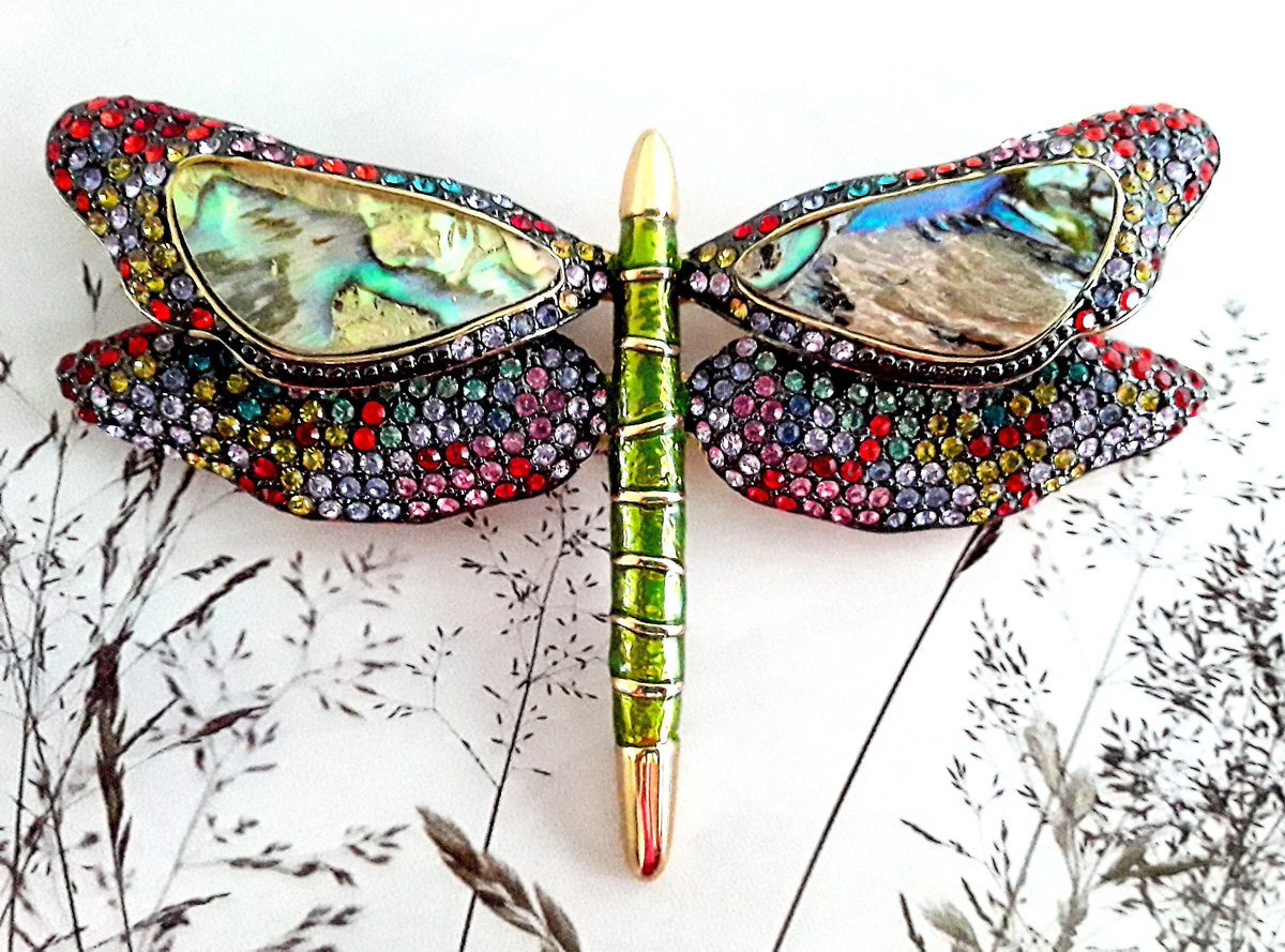 renaissancefai's tweet photo. JOAN RIVERS Rhinestone Dragonfly Brooch, Abalone, Multi Colors, Large Figural, Vintage https://t.co/loBptdsMIb #rainbow #bugsinsects #women #glass #joanriversbrooch #dragonflyinsectbug #figural #abalone #multicolors https://t.co/MQRKvYTI1V