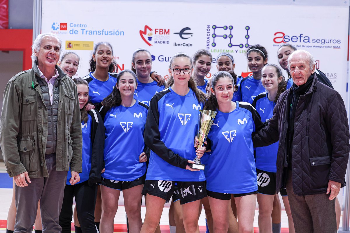 eruizescudero's tweet photo. Entrega de trofeos del XIII Torneo de baloncesto de @fleucemiaylinfo
 
Un gran evento deportivo lleno de  solidaridad.

#DonaMédula #DonaVida 
#CompatiblesConLaVida
#Haztedonante

#TorneoFLL https://t.co/7WPlbVzL5k
