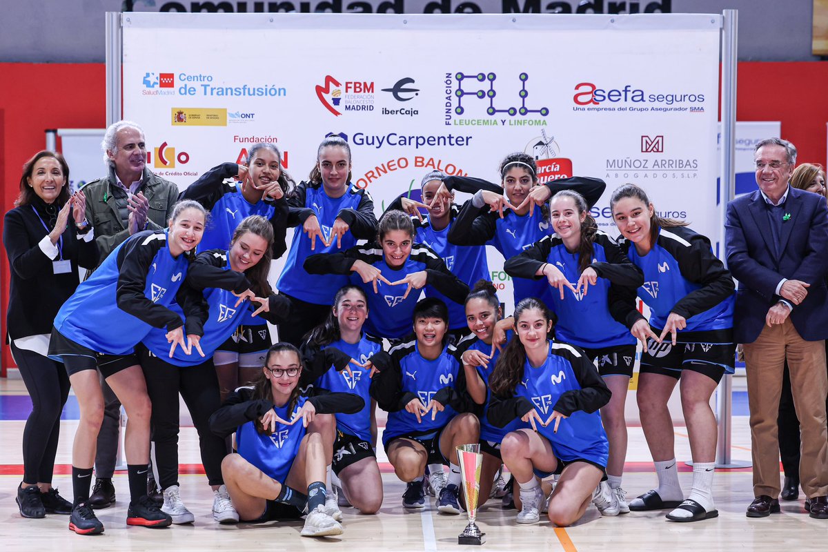 eruizescudero's tweet photo. Entrega de trofeos del XIII Torneo de baloncesto de @fleucemiaylinfo
 
Un gran evento deportivo lleno de  solidaridad.

#DonaMédula #DonaVida 
#CompatiblesConLaVida
#Haztedonante

#TorneoFLL https://t.co/7WPlbVzL5k