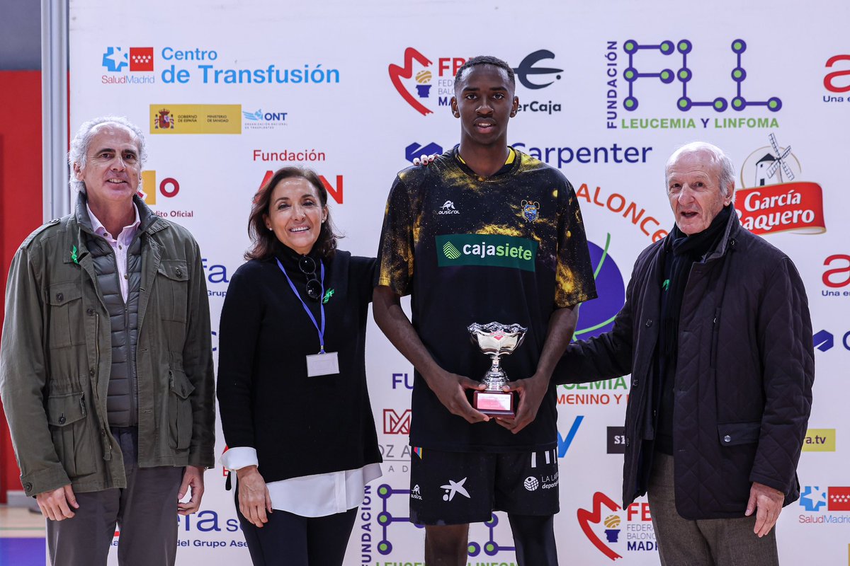 eruizescudero's tweet photo. Entrega de trofeos del XIII Torneo de baloncesto de @fleucemiaylinfo
 
Un gran evento deportivo lleno de  solidaridad.

#DonaMédula #DonaVida 
#CompatiblesConLaVida
#Haztedonante

#TorneoFLL https://t.co/7WPlbVzL5k