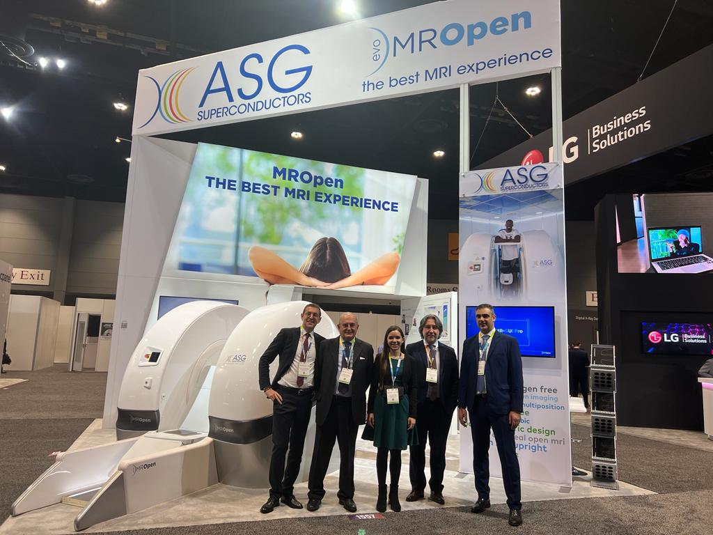 ASGsconductors's tweet photo. The MROpenEvo team at Radiological Society of North America (RSNA) 2022.
.
.
.
#thebestmriexperience #MROpenEvo #MRI https://t.co/WX4pxCxrsu