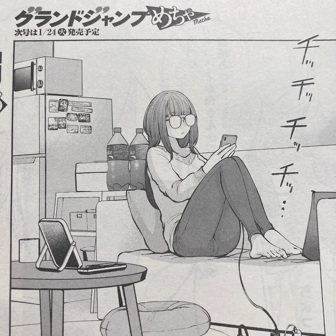 クローゼット最新話で気に入ってるコマ。
冷蔵庫にめっちゃマグネット貼ってるとか、コンセントに充電器いっぱい刺さってるのとか、部屋着がメディキュット系のやつなのとか。
ストーリーに何にも関係ないとこだけど、こういうの描くの好き。 