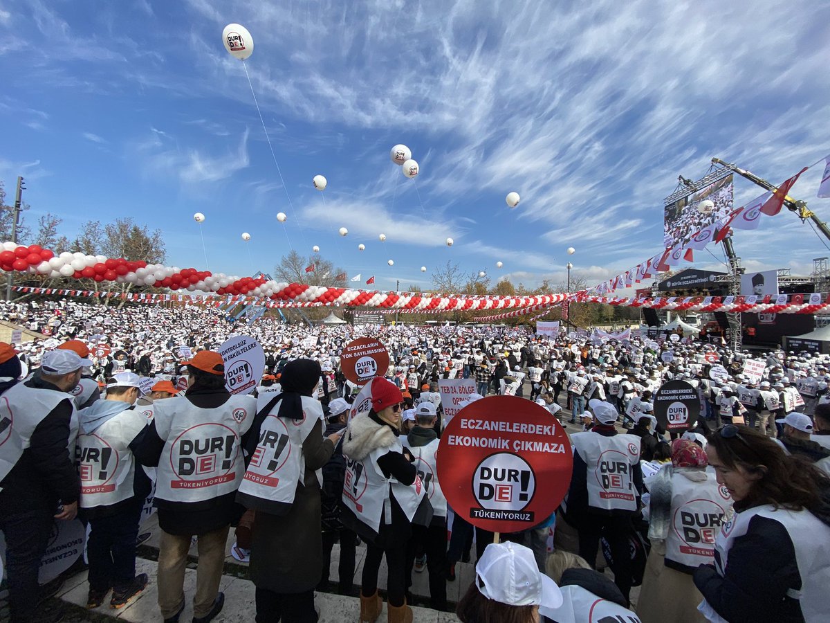 Çok güzel değil miyiz? #27KasımBuyukEczacıMitingi #eczacıyahakettiğideğerverilmelidir