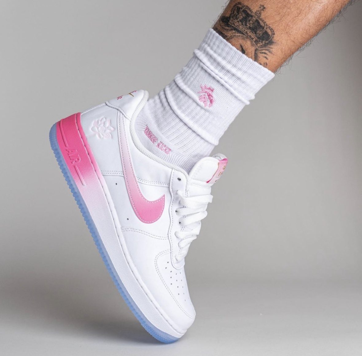 bestoffshoes's tweet photo. Air Force 1 Low « Chinatown » https://t.co/daYrM7Ncxu