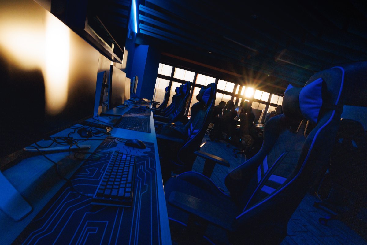 QuinnipiacU's tweet photo. "With the new eSports lab on the York Hill Campus, eSports athletes had a space to grow those bonds once built through online platforms." Brendan O'Sullivan '21, MS '22, an eSports team alumnus, shares why this space is more than just a gaming suite: https://t.co/zs6wFVRAwV https://t.co/Rxd74UIdLi