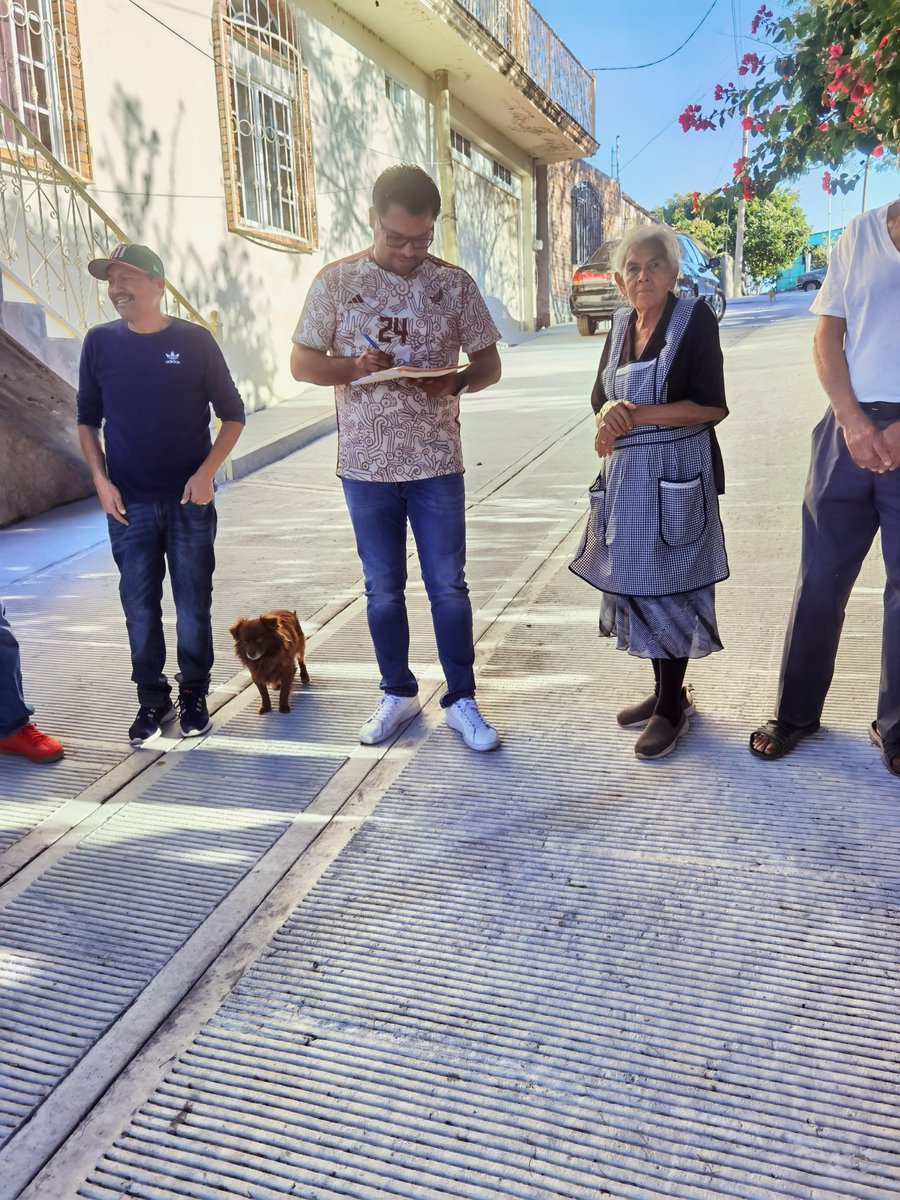 Entregué formalmente la pavimentación de la Calle Genaro Borrego de la comunidad de El Chique. Sigo trabajando para dar mejores condiciones de vida a mi gente de #TabascoZac