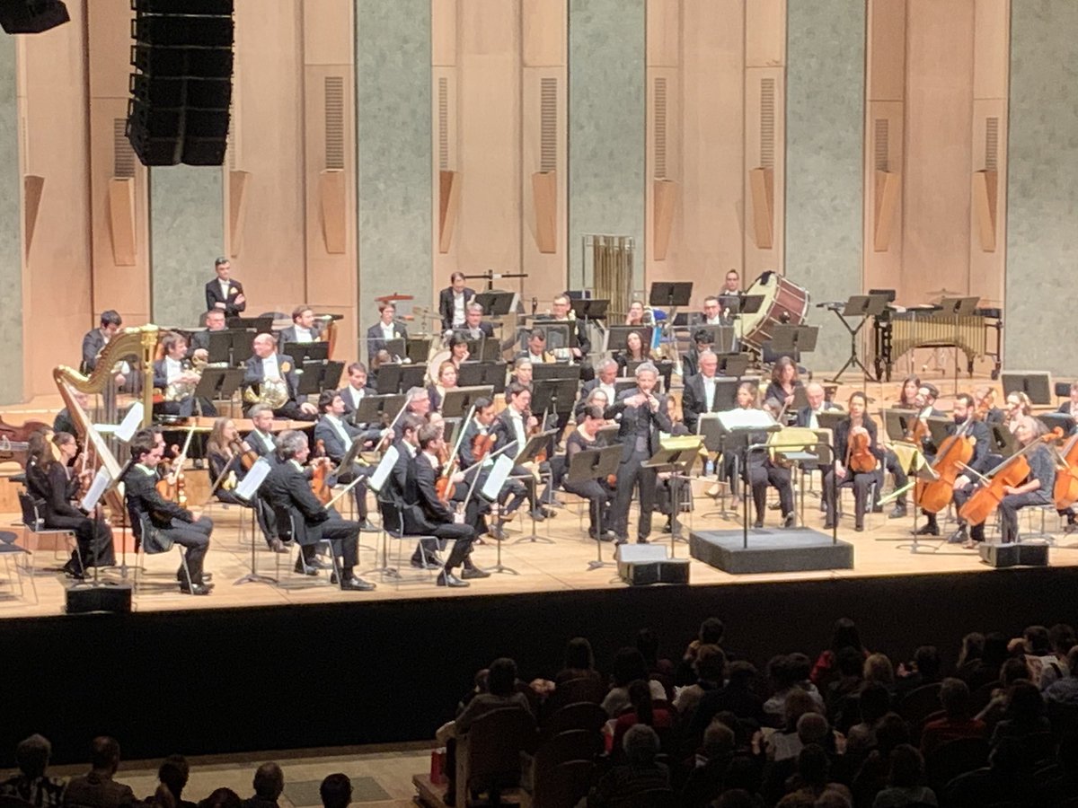 DenisBouchard12's tweet photo. #TELETHON Reprise du #concert de l’orchestre des salariés du groupe @EDFofficiel avec les musiciens aux couleurs du @Telethon_France dans la magnifique salle de @philarmonie avec @Fondation_EDF. Envie d’agir ? Faites un don avec ce QR code https://t.co/knNcKlINDL