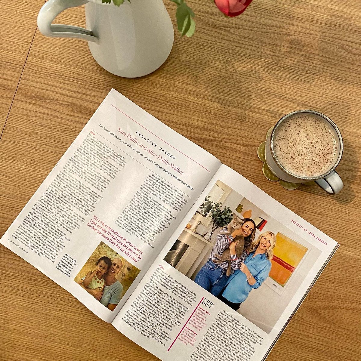 Alicedw1's tweet photo. Our #RelativeValues piece out today in the Sunday Times magazine @thetimes talking all things family, music, strange habits + Dukey makes his debut!😹
Read here: https://t.co/llVw9xZhBt
Photo: @laurapannack
Interviews: Nick Duerden
PR: DedikatedPR https://t.co/0YxVI0Fdz5