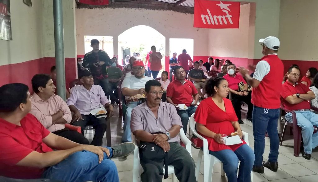 oscarortizsv's tweet photo. Este domingo seguimos con nuestra agenda en el territorio. Hoy con nuestros liderazgos de Sonsonate 💪🚩.

#Reorganización #NuevoCompromiso #FMLN https://t.co/y1qLtsYowW