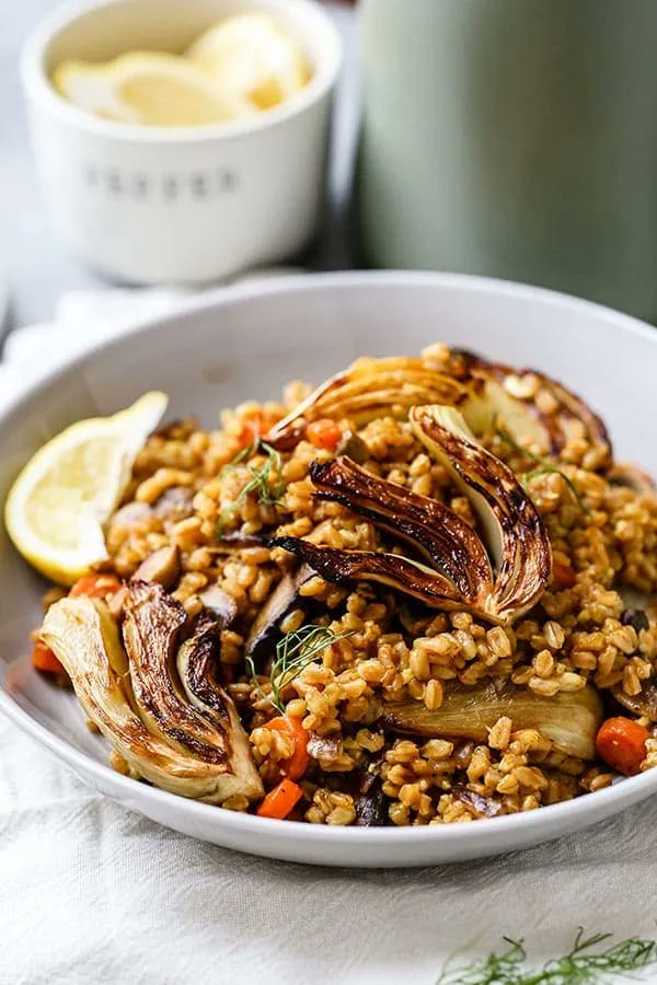 misspickledplum's tweet photo. Needing some hearty comfort food this fall? Check out this Farro Risotto With Sauteed Mushrooms and Fennel 🍲
#comfortfood #easyrecipes #farro #risotto #easyweeknightmeals #vegan #eatmoreplants
Get the Recipe 👉 https://t.co/CkwBm4OoY4 https://t.co/XV8C5J1vo7