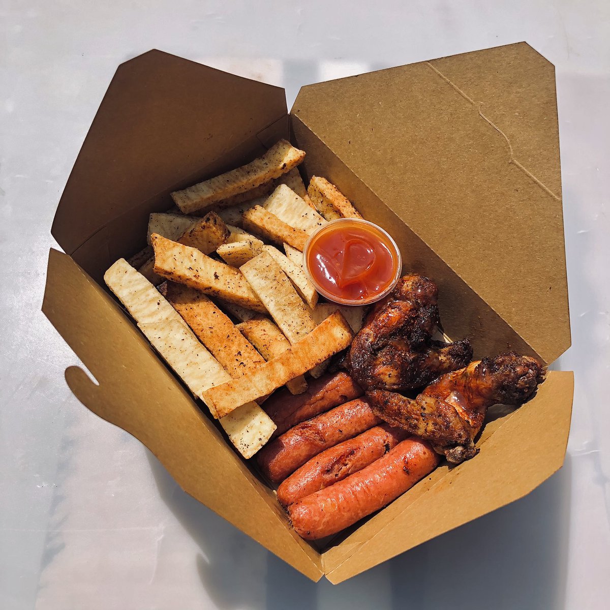 saucegh's tweet photo. PRE ORDER
Taking orders till 12
Yam is 40
Loaded fries 55
Jollof and chicken 55

Dm us or call 0592727570 to order https://t.co/muDZsq9ZXe