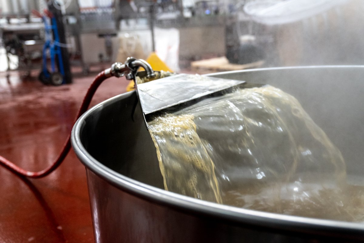ourbrewery's tweet photo. Coolship 2022
Our friend Andrew - Beerhut Brewing joined us recently for a coolship brew.
Letting #nature take the lead, checkout the video:
https://t.co/vHfb97XASb
We explore this fascinating topic on the blog too:
https://t.co/Lx0qQzAcbn
#coolship #koelschip #fermentation https://t.co/VS6Vt0IK9I