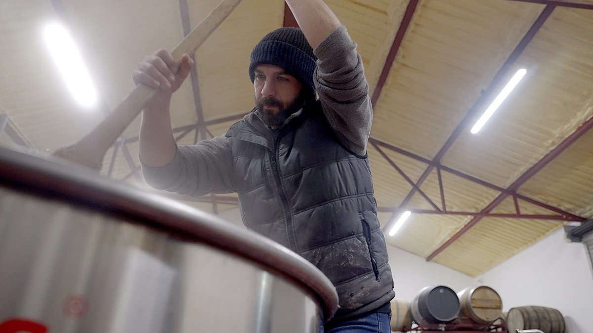 ourbrewery's tweet photo. Coolship 2022
Our friend Andrew - Beerhut Brewing joined us recently for a coolship brew.
Letting #nature take the lead, checkout the video:
https://t.co/vHfb97XASb
We explore this fascinating topic on the blog too:
https://t.co/Lx0qQzAcbn
#coolship #koelschip #fermentation https://t.co/VS6Vt0IK9I