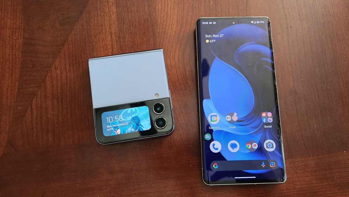 Will_H123's tweet photo. Two of my favorite devices...#SamsungGalaxyZFlip4 #GooglePixel7Pro  #GiftFromGoogle #TeamPixel #MadeByGoogle https://t.co/qeOfgorOZu