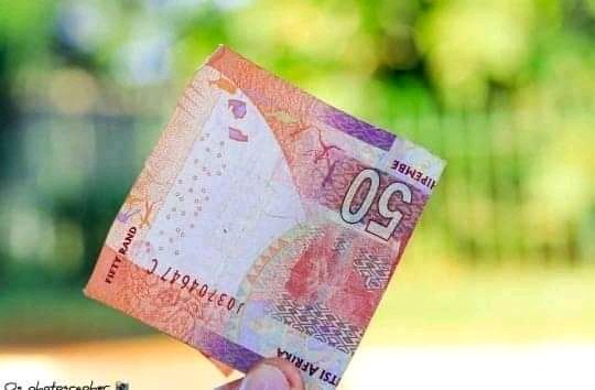 Rangwane_Marks's tweet photo. @iamDasKapital
@KidFonque
@5FM
#SelectiveStyle
Hour late for house church
My fee for being late 🙏🙏 https://t.co/w3ktsUkDkb