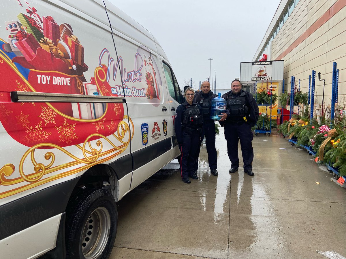 #Miracleonmain toy drive is going great. Your #support is amazing and appreciated Halton! <a href="/CanadianTire/">Canadian Tire</a> stores across Halton until 2pm collecting donations! Hope to see you there! <a href="/TigerSingh_Fdn/">Tiger Jeet Singh Fdn</a> ^rj