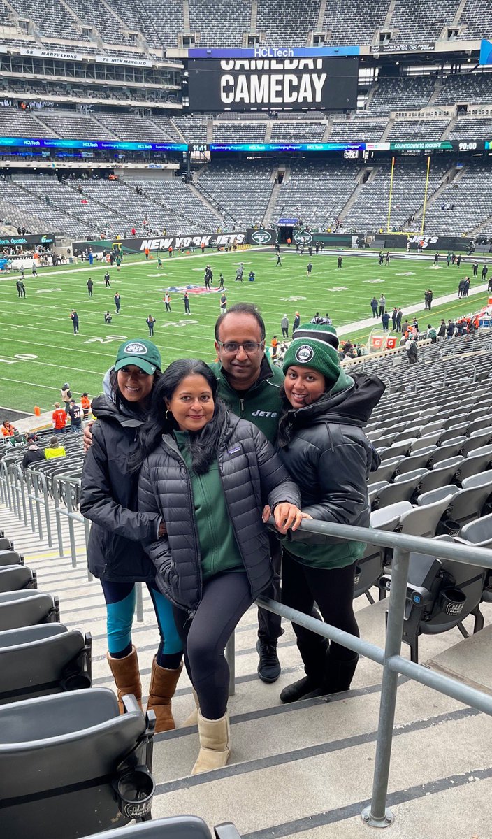 Sunday morning wellness includes family time #football #GameDay @MetLifeStadium w/ the @nyjets
