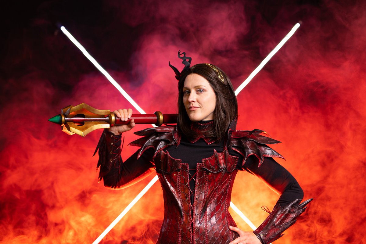 Olydri_Noob's tweet photo. Après son titre de championne de France de cosplay grâce à son superbe travail en tant que Gaea draconique, @liloukris est désormais CHAMPIONNE D'EUROPE avec son stuff et sa prestation en tant que Ciri de The Witcher ! Un immense bravo à elle !!!! 😃 @TGSevenements https://t.co/LQvPoKeVQL