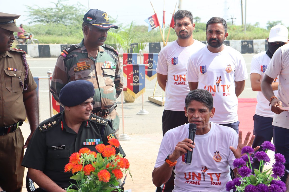 Unity_flame_run's tweet photo. The flag-in of #day7 was done by Col Goswami, CO of 2 TN Bn at Thethupatti. @Col_Krishan_SM motivated the cadets and emphasized on the importance of self-discipline and having a big aim. #unityflamerun #ekbharatshreshthabharat
@HQ_DG_NCC 
@Gen_VKSingh https://t.co/x0IkvSMrsl
