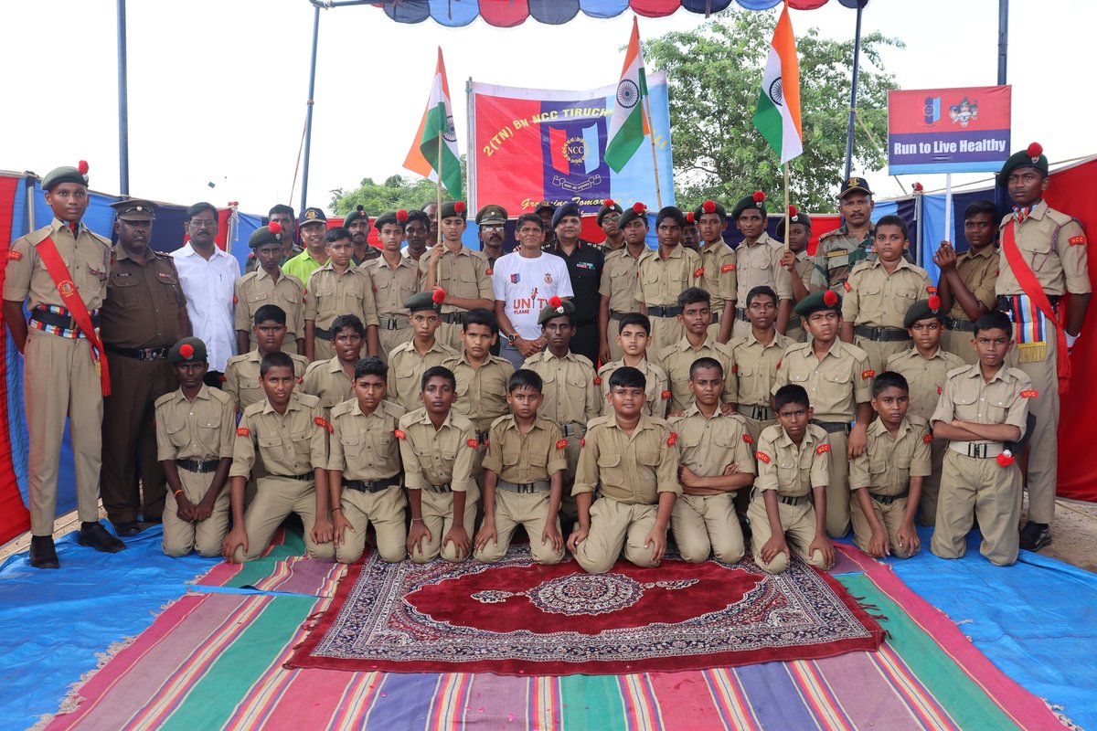 Unity_flame_run's tweet photo. The flag-in of #day7 was done by Col Goswami, CO of 2 TN Bn at Thethupatti. @Col_Krishan_SM motivated the cadets and emphasized on the importance of self-discipline and having a big aim. #unityflamerun #ekbharatshreshthabharat
@HQ_DG_NCC 
@Gen_VKSingh https://t.co/x0IkvSMrsl