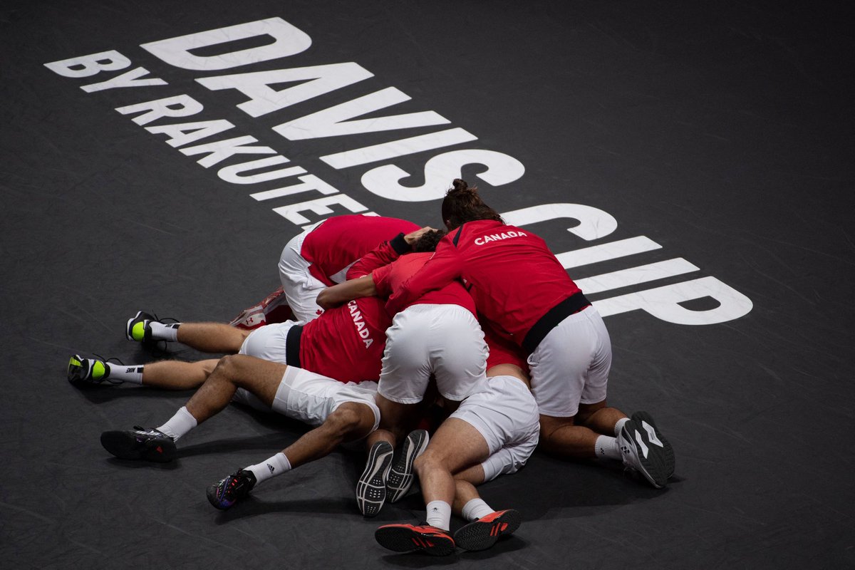 denis_shapo's tweet photo. WORLD CHAMPIONS 
🇨🇦 🏆!!!!!!!!!!
@DavisCup https://t.co/FV4vk0Q1Vd