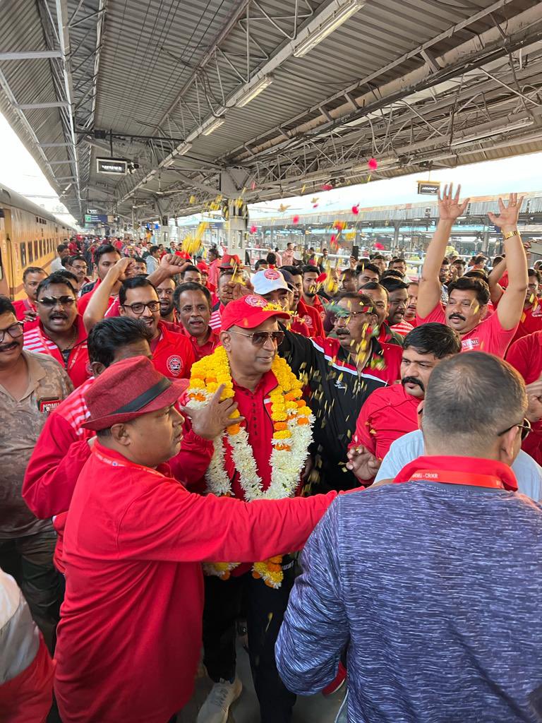 venupnair_nrmu's tweet photo. On d way to attending AGM of AIRF at Puri on 29/30.11.22…🙏🚩🚩🚩🚩🚩 https://t.co/Nz4s1Hk1eg