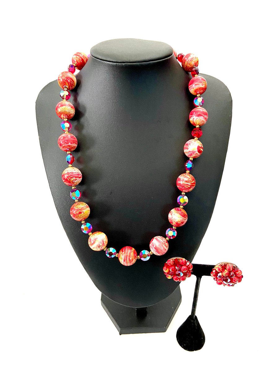 VintageImagine's tweet photo. Red Beaded Necklace Earring Set Marbled Red Art Glass Beads Aurora Borealis Red Crystal Beads Gold Tone Clip-On Earrings Gift for Her #VintageDemi #VintageSet
$76.65
➤ https://t.co/WmTh3bfK00 https://t.co/iczhgRLiyW