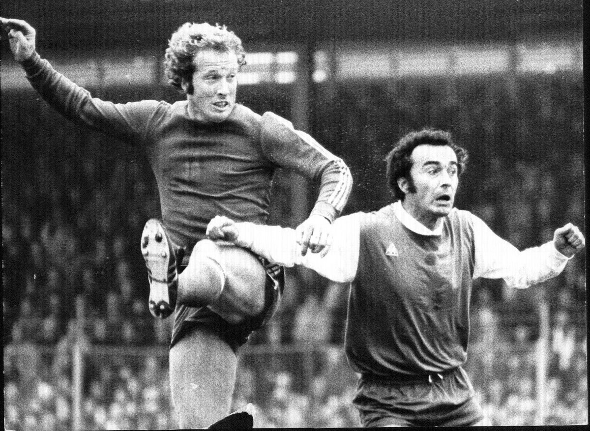 PROFICIAT!
Vandaag is Jan Jeuring 75 jaar geworden. Topscorer aller tijden van FC Twente en oud-international.
#fctwente #Oranje
zie ook: shorturl.at/eqxZ8