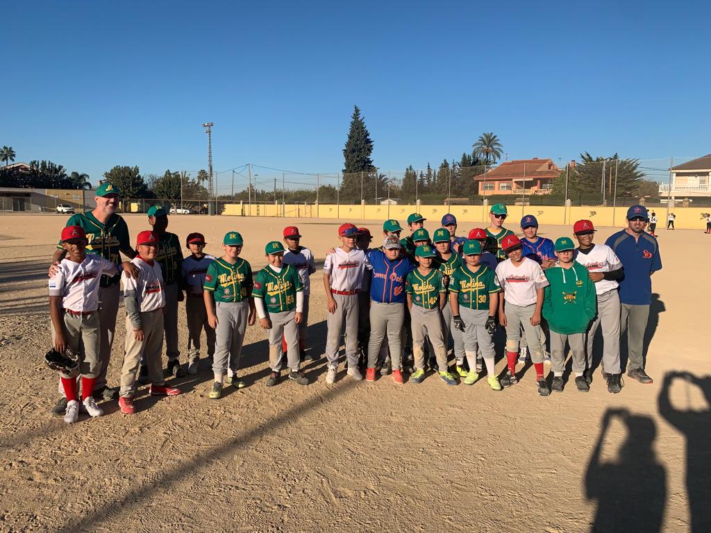 TORNEO DE OTOÑO (II TORNEO DE LA AMISTAD)

Este sábado nuestro equipo Sub-13 fue invitado por nuestros amigos del <a href="/cd_severoochoa/">C.D. Severo Ochoa</a>. Severo Ochoa y CBS MOLINA jugaron conjuntamente frente al <a href="/cbsantorcha/">CBS ANTORCHA</a> a doble partido disfrutando de dos emocionantes partidos. 👏👏⚾
