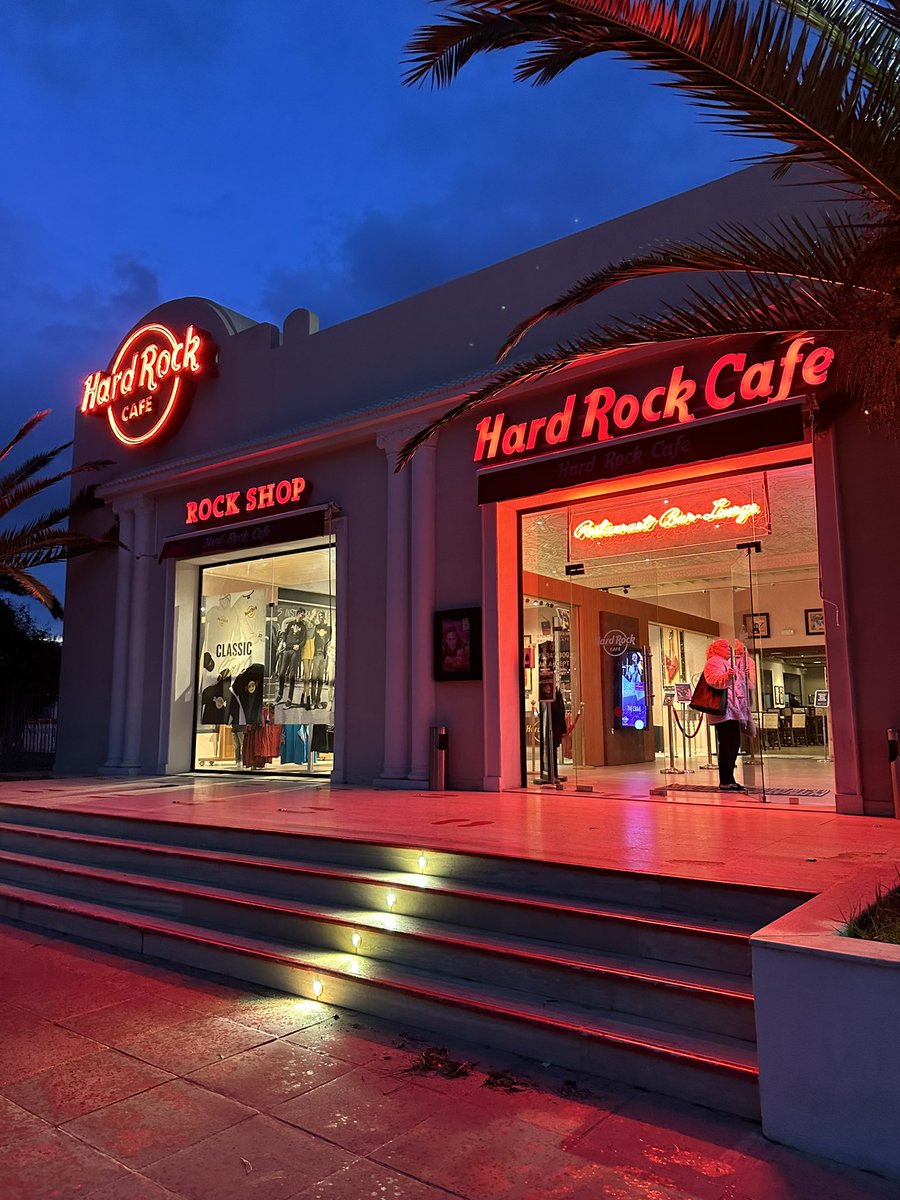 cpi1973's tweet photo. Back at the cafe https://t.co/Yva4pGR42Y