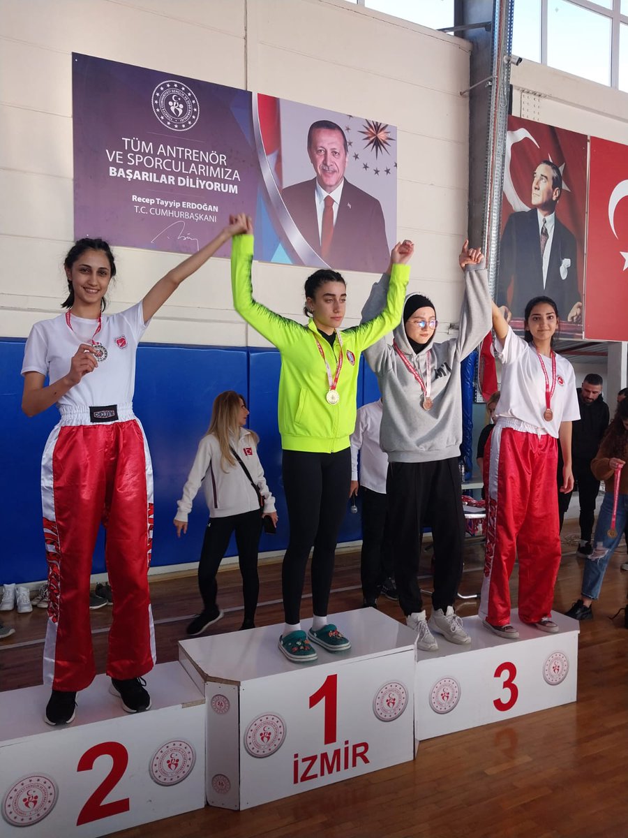mtal_nene's tweet photo. Öğrencimiz 
Sevgi Naz Yöre kickboks  Ege bölge https://t.co/P1DaHrlzFs Olmuştur. Sevgili öğrencimizi onu yetiştiren öğretmenlerimizi tebrik ederiz.
@ipekcam @ilce_mem @izmirliogretmen @MetinEnder35 @onegicemil @izmir_ilmem @MucahitYentur https://t.co/sFHwS98edH
