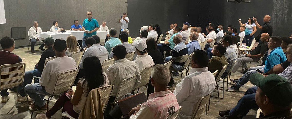 PieroMaroun's tweet photo. El recorrido que estamos haciendo por el país además de organizativo, esta cargado de motivación, claridad y amplio compromiso con todos los venezolanos. Sin importar el día trabajamos a diario. Hoy Domingo en Falcón, con la Dirección Regional del partido. #UnidosXVenezuela🇻🇪 https://t.co/WsXnM3Jvgq