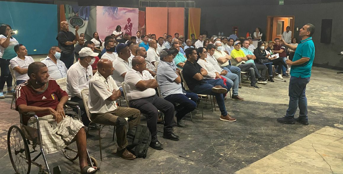 PieroMaroun's tweet photo. El recorrido que estamos haciendo por el país además de organizativo, esta cargado de motivación, claridad y amplio compromiso con todos los venezolanos. Sin importar el día trabajamos a diario. Hoy Domingo en Falcón, con la Dirección Regional del partido. #UnidosXVenezuela🇻🇪 https://t.co/WsXnM3Jvgq