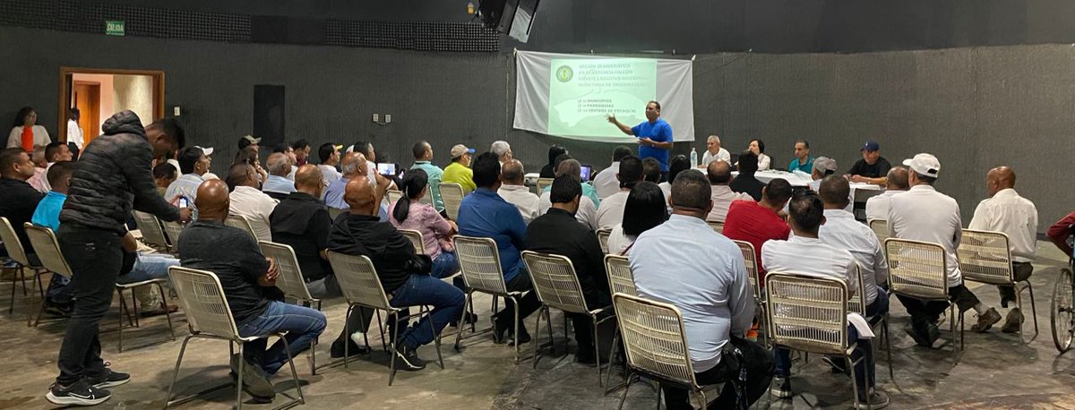 PieroMaroun's tweet photo. El recorrido que estamos haciendo por el país además de organizativo, esta cargado de motivación, claridad y amplio compromiso con todos los venezolanos. Sin importar el día trabajamos a diario. Hoy Domingo en Falcón, con la Dirección Regional del partido. #UnidosXVenezuela🇻🇪 https://t.co/WsXnM3Jvgq