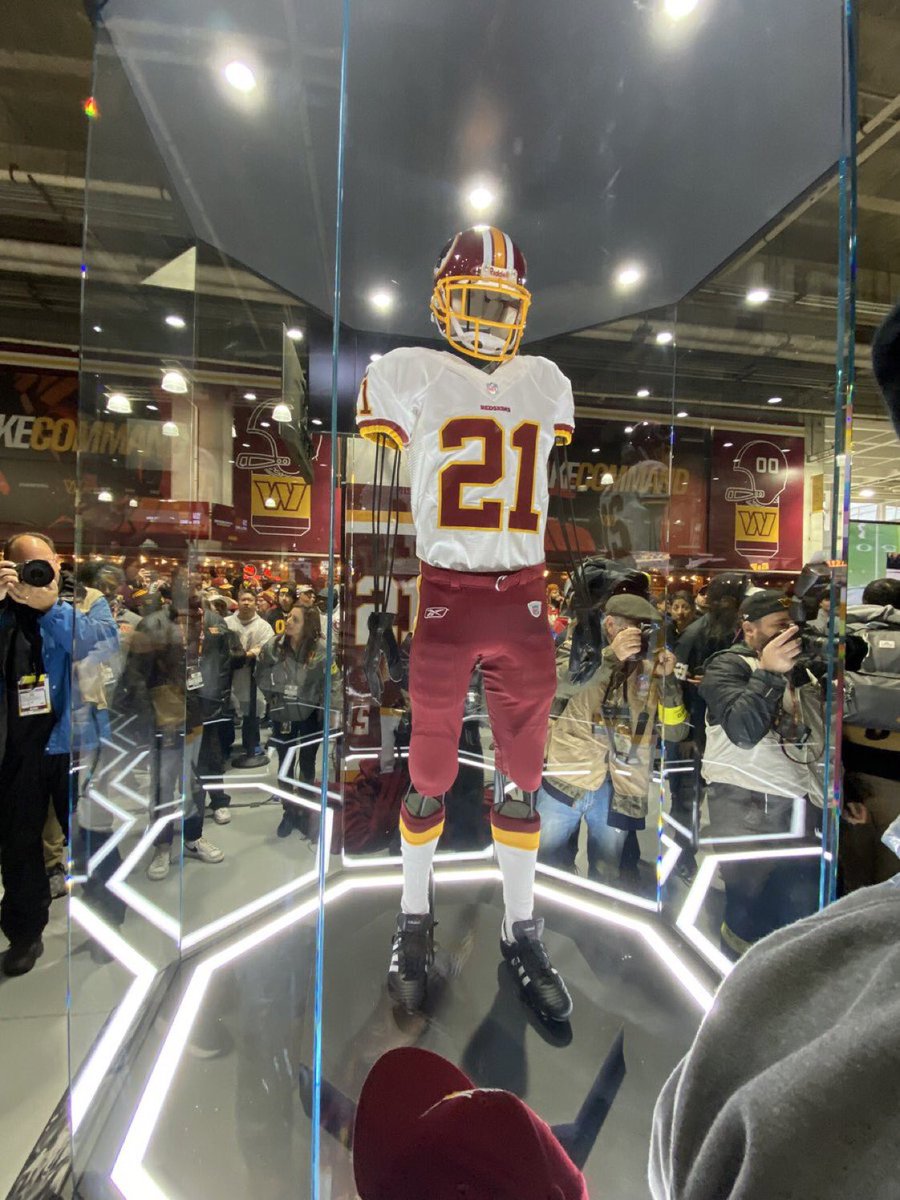 _RyanFowler_'s tweet photo. Sean Taylor was one of the most polarizing athletes to ever grace an NFL field, let alone wear the burgundy and gold. 

THIS is what the team unveiled today in his honor? A jersey on a mannequin with wire arms and soccer cleats? This is absolutely disgusting. 

(via @Sam4TR) https://t.co/Vjp3exzpfF