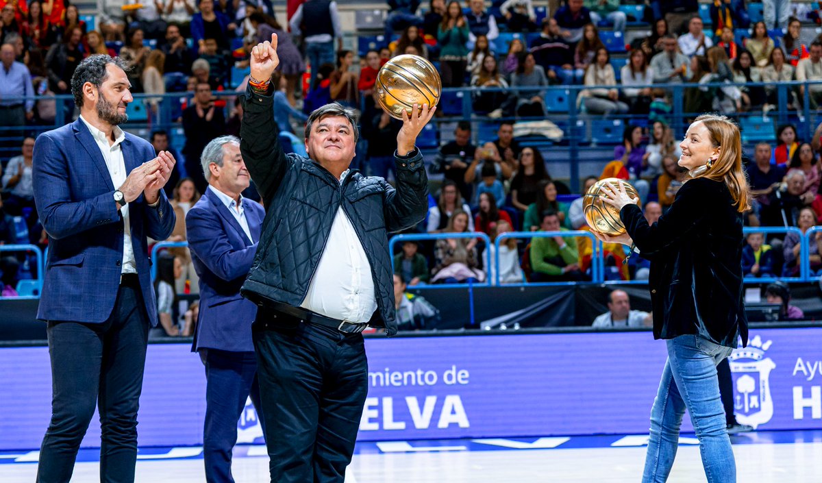 BaloncestoESP's tweet photo. GRACIAS Huelva por este recibimiento a #LaFamilia.

Esperamos haberos hecho disfurtar 😊

@GabrielCruzSt | #SomosEquipo https://t.co/IfqjRdzE0Q