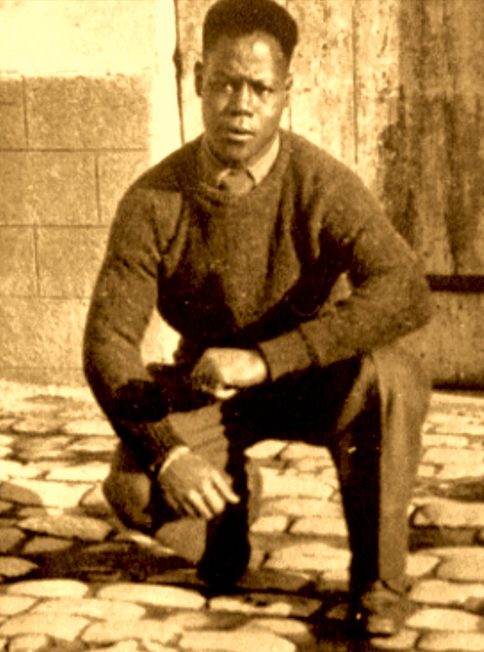 Un tirailleur du Niger, capturé en 1940. Qui croupit au cachot car, répète-t-il : "Je suis venu en France pour battre les Allemands, non pour travailler pour eux."  En 1944, il s'évade, combat avec le maquis, mais, blessé, est repris. Et disparaît à jamais... Jean-Marc Coulibaly.