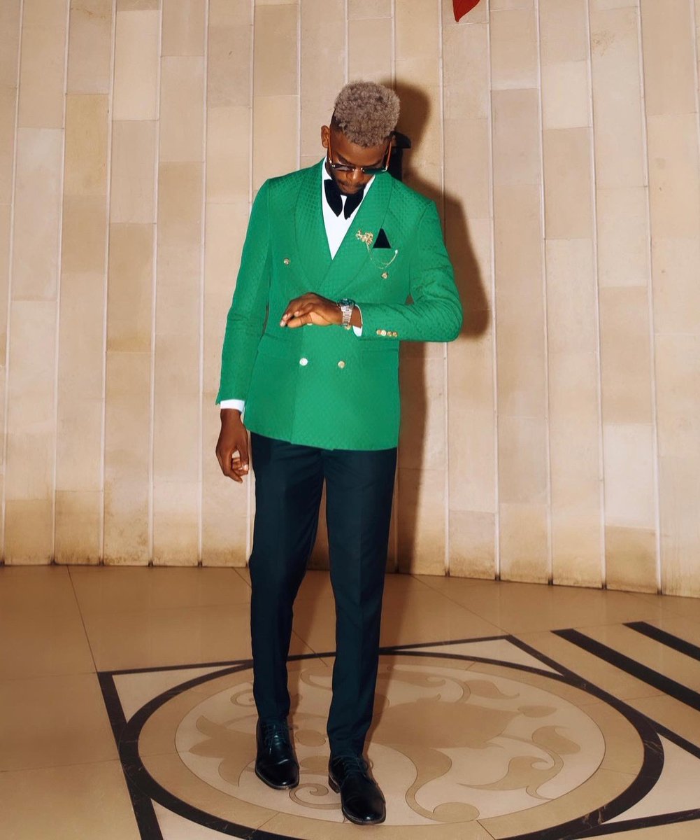 RetroSiafa's tweet photo. Permit me to reintroduce myself 🔥🥰

#MLMA22 #Retro #Urbanclassic #grateful #classic  #grateful  

📸: @kise_studio 
Style by: @smooth_jones_14 
Hair by: @glowliberia https://t.co/D2Cng2hnEC