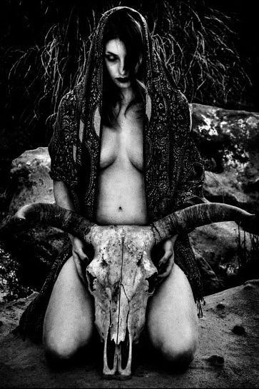 Mothermayhem31's tweet photo. Happy #Sinday #SatanicSunday  y'all!! Have an awesome day!! Luv ya my beautiful beasties!! 🖤💀🔪😈😇🦇🐺👹🧙🧛🧟👻👽🤡🔮⚰️🪦📽️📸🤘🎶🤗🖤😘 https://t.co/yiDrTM1oni