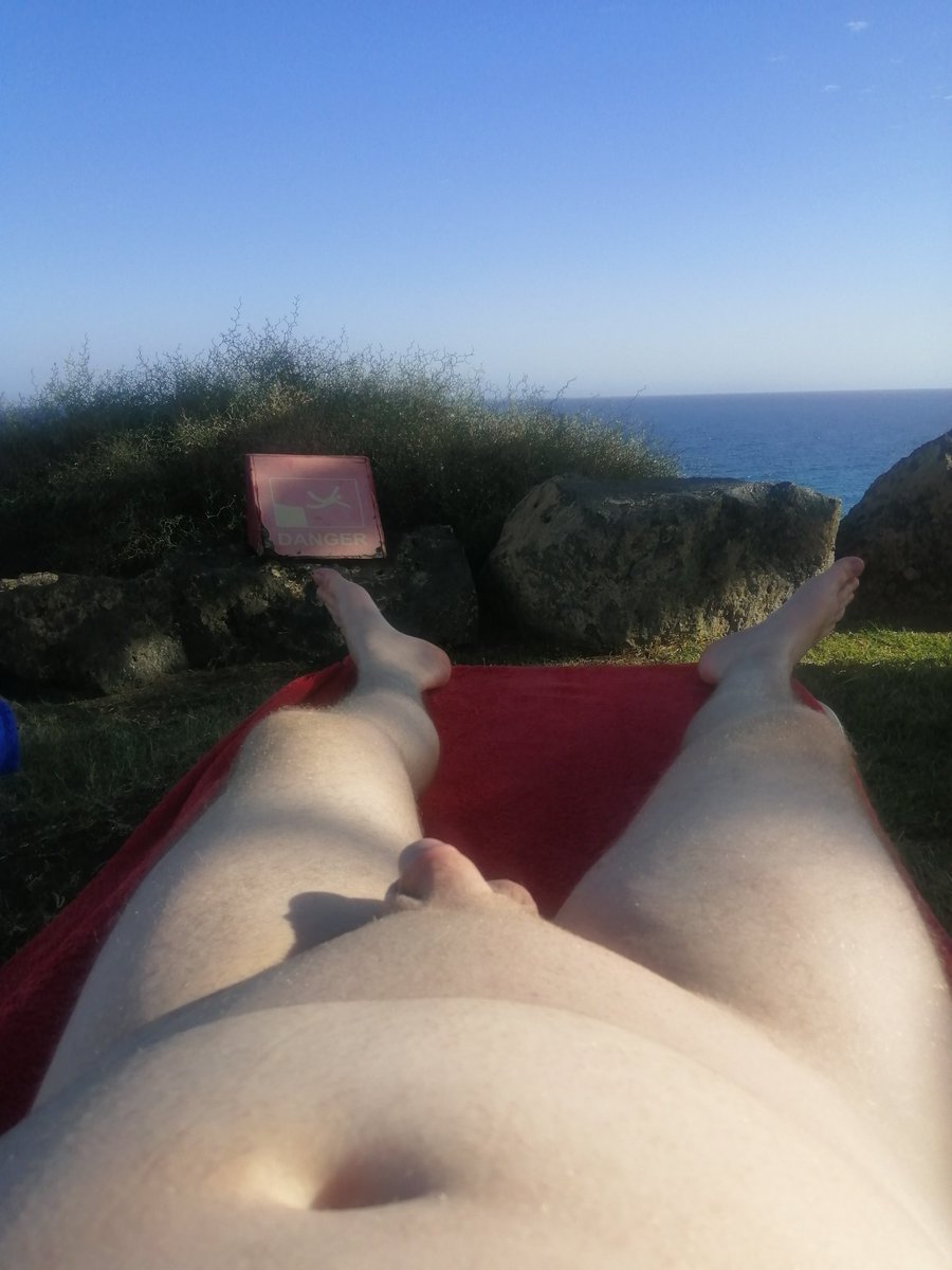 CardiffXxx's tweet photo. Nudist area is very relaxing 🙈 https://t.co/K9N70X2Ts1