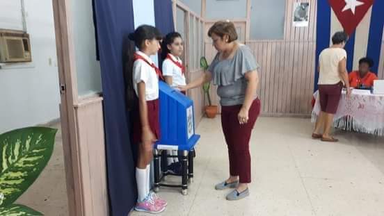 MigdaliaRodriq4's tweet photo. Voto por el fortalecimiento del Sistema Político Cubano desde la base.
@AsambleaMunic10 
@MorfaSusely https://t.co/797brggbtn
