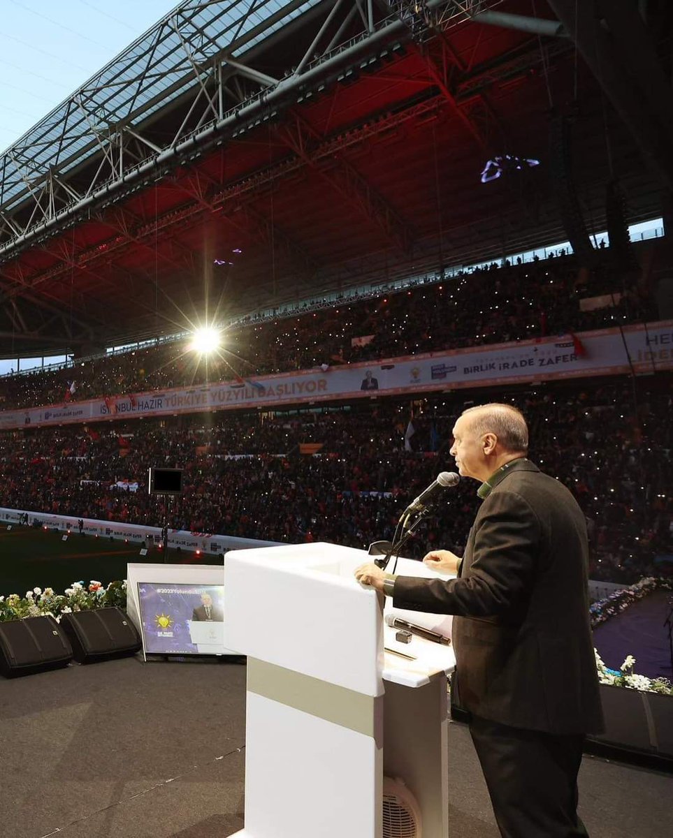 “Stadyumlar maç için değil, bir dava sevdası için dolarsa, o gün kurtuluş günüdür.”

Necip Fazıl Kısakürek

 #2023YolundaBiriz
