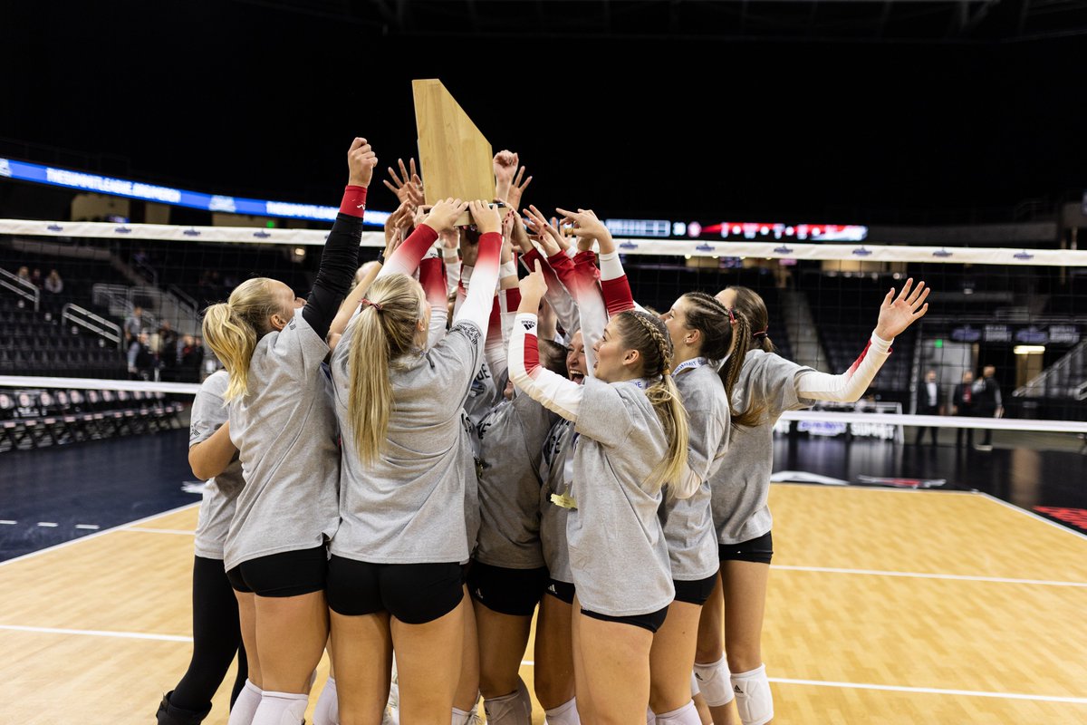 South Dakota Volleyball tweet media