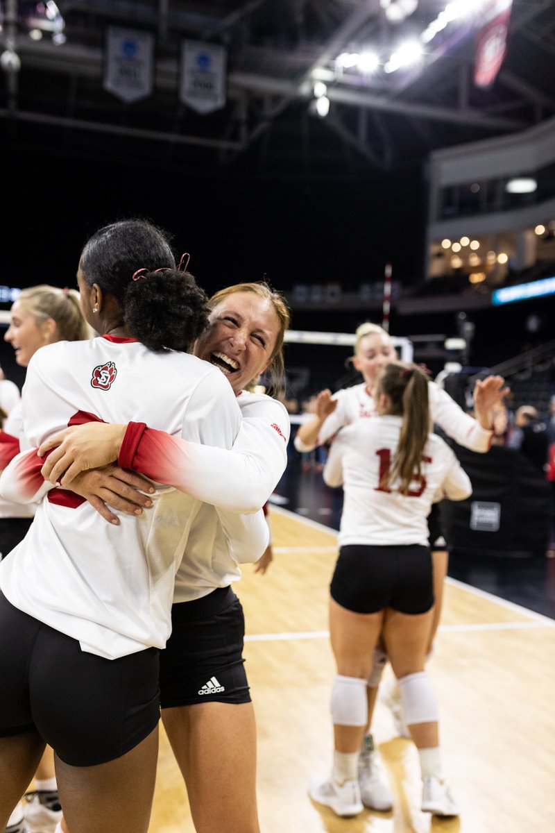 South Dakota Volleyball tweet media