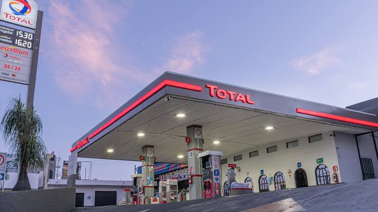 CiroDi's tweet photo. 🔻La petrolera francesa TotalEnergies anuncia que se va de México y se lleva sus gasolineras, por las políticas de la 4T en materia energética. El sector está perdiendo inversiones trillo arias por políticas que no tienen un sentido económico, sino ideológico. https://t.co/i6UVlBLZw1