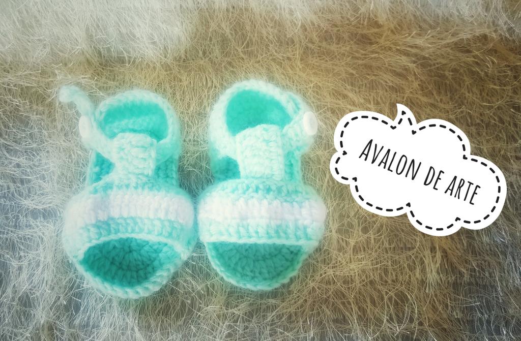 Sra_Daylin's tweet photo. Zapaticos para bebé, tejidos. 
#Crochet #Babyshoes #AvalondeArte #Artesania https://t.co/piXVbF0wjm