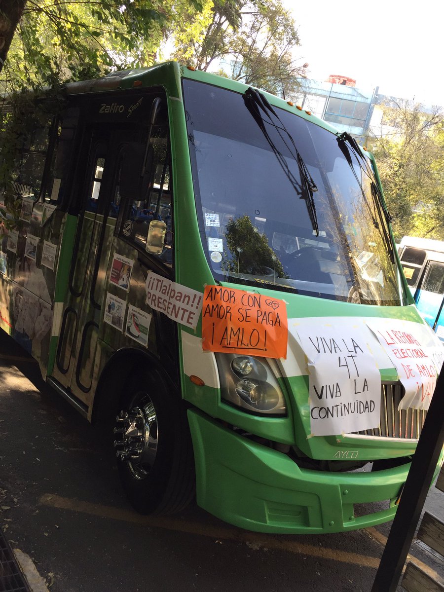 Euro_NoiaC9's tweet photo. #ULTIMAHORA Habitantes de la Condesa en la ciudad de México, reportan en redes cientos de camiones estacionados en diversos puntos de la colonia, con motivo a la marcha del presidente Andrés Manuel López Obrador. https://t.co/9Z5vU3e7Nf
