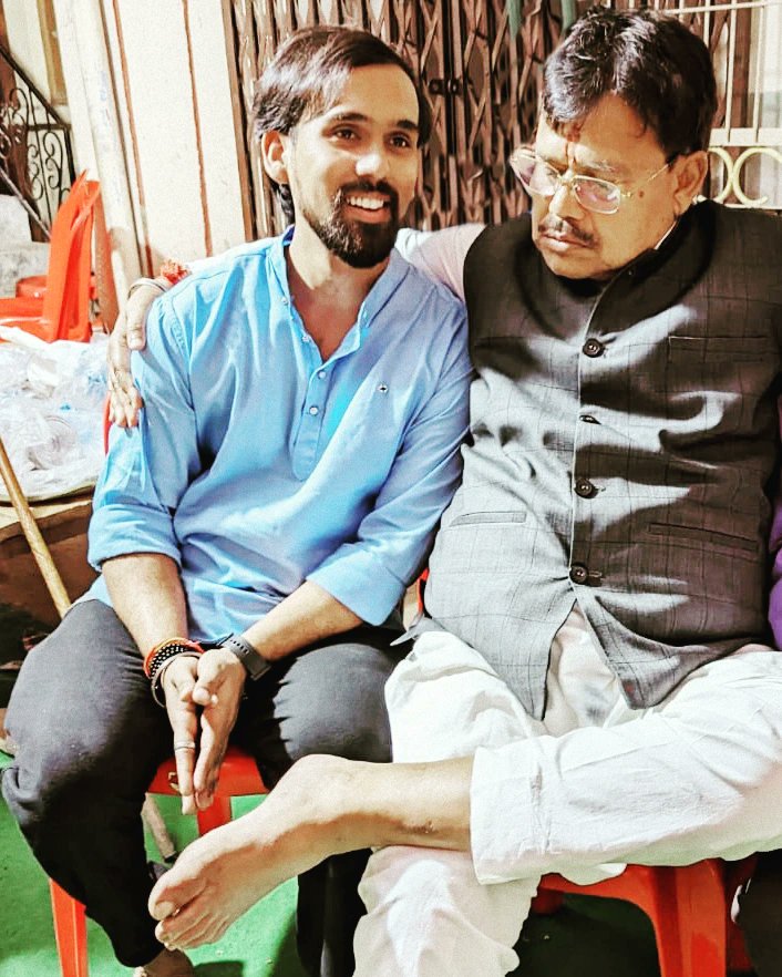 IAMVINAYSS's tweet photo. मध्यप्रदेश सरकार के माननीय ऊर्जामंत्री श्री प्रधुम्न सिंह तोमर जी विकासपथ न्यूज़ के संपादक विनय शर्मा जी के निज निवास पर पारिवारिक कार्यक्रम में सम्मिलित हुए।
@PradhumanGwl
#vinaysharma #vikashpath #vikashpathnews #journalist #gwalior https://t.co/KM8wlR1kQ8